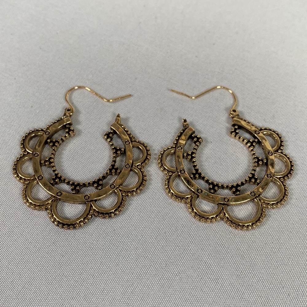 Dainty scalloped edge Goldtone hoop earrings